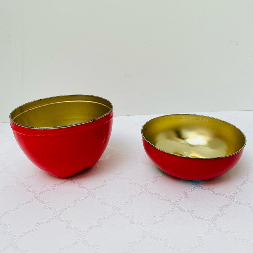 Vintage Apple Metal Tin 5” Red Apple Storage Tin /Decoration with Reading Worm. - Picture 6 of 10